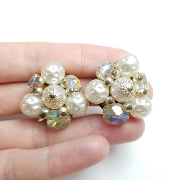 Vintage Pearly White Beaded Cluster Clip On Earrings, Retro Made in Japan - Picture 2 of 7